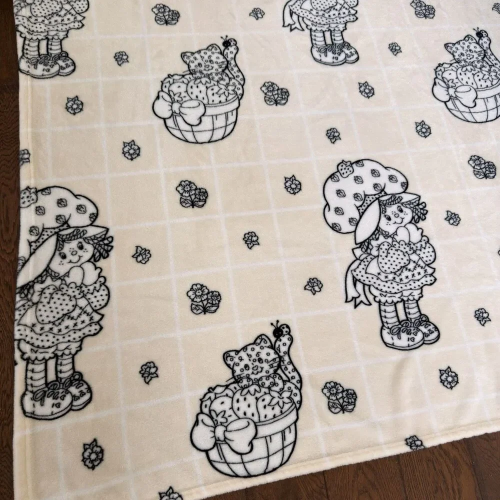 Strawberry Shortcake Custard Plush Throw Blanket 50x60 Cream Floral 2025